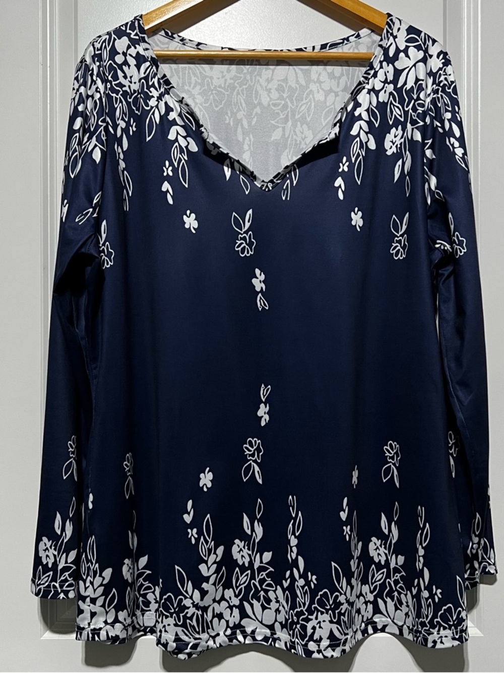 Women’s Blouse in Navy/White Floral Print